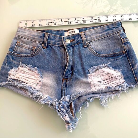 Forever 21 denim shorts 27 blue distressed - Picture 1 of 4